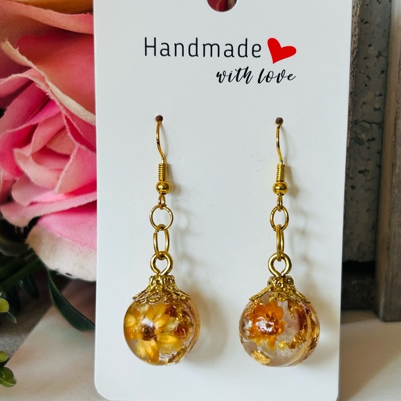Jewelry - Handmade resin Gold Floral Earrings